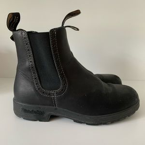 Women’s brogue style Blundstones - Size 8 (5 AUS) - Excellent condition!